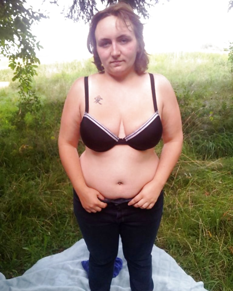 プライベート写真 - 垂れ乳のドイツ人妻を屋外で撮影
 #24808247