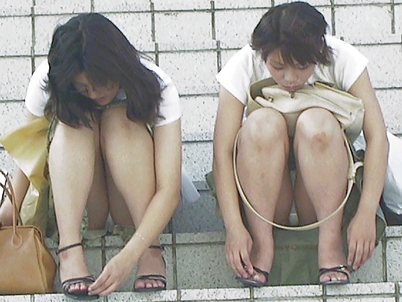 日本の女の子が13歳でスカートをめくる
 #25059995