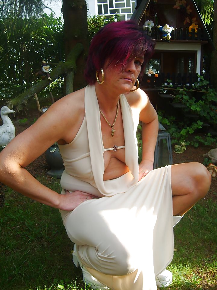 Sie Ist Bei Fb Zu Finden #24684857