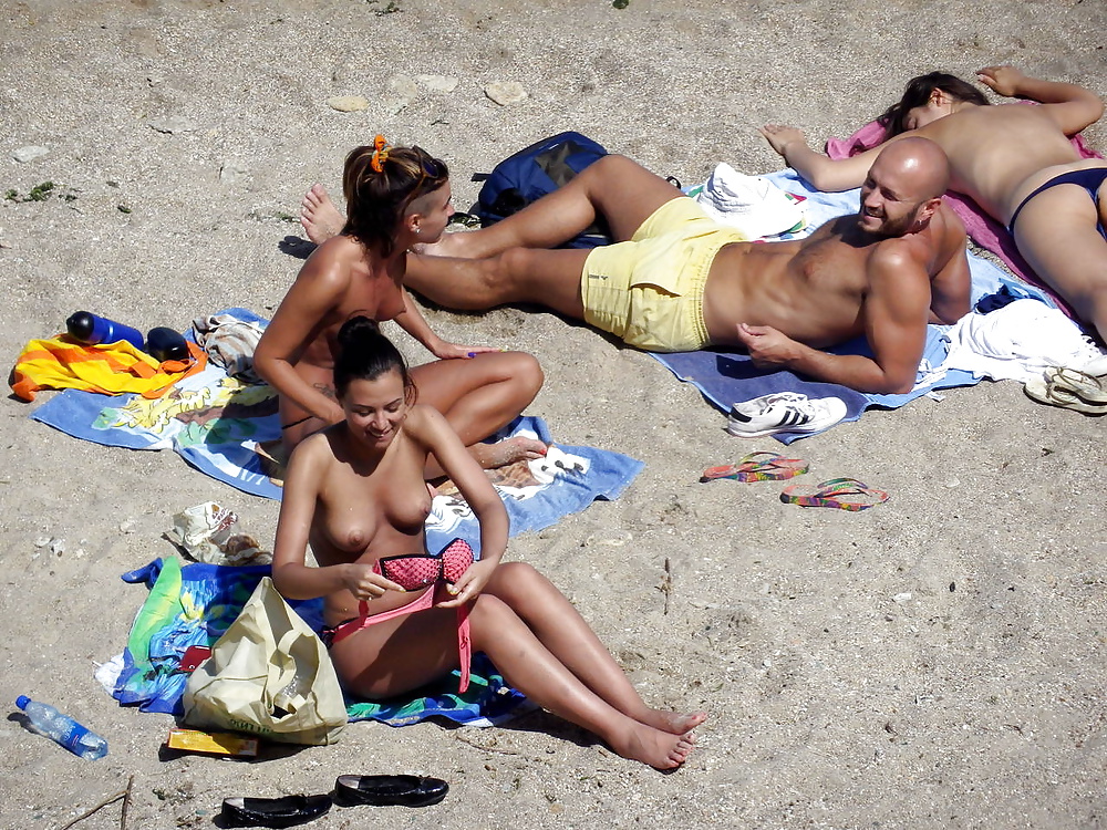Desnudos en la playa 8
 #34437642