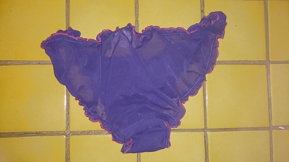 Culottes et string d'une amie #33166758