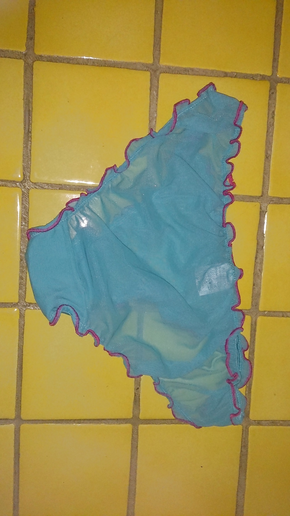 Culottes et string d'une amie #33166770