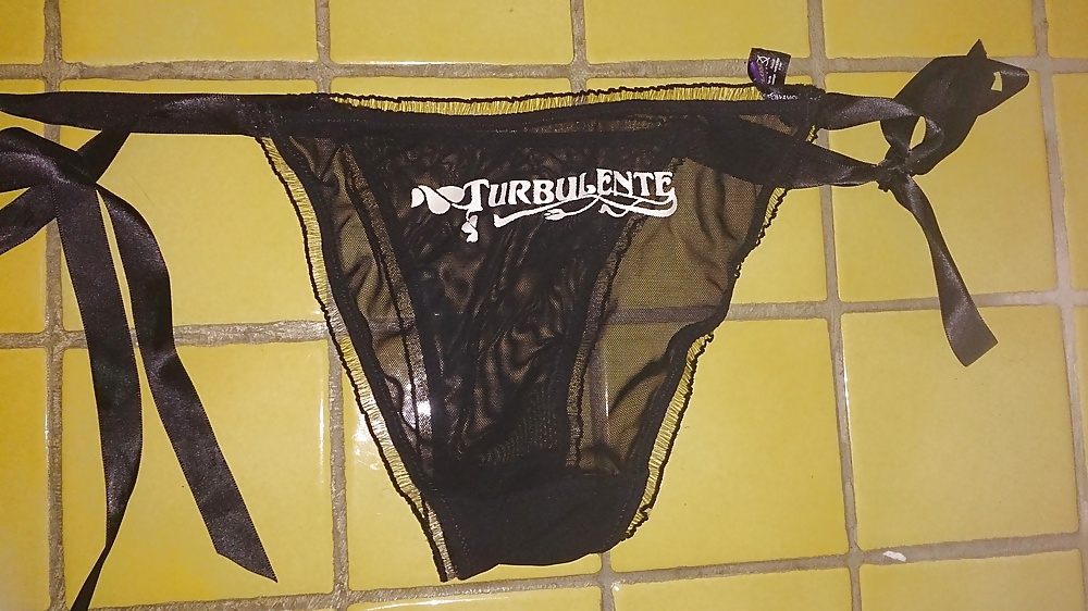 Culottes et string d'une amie
 #33166791