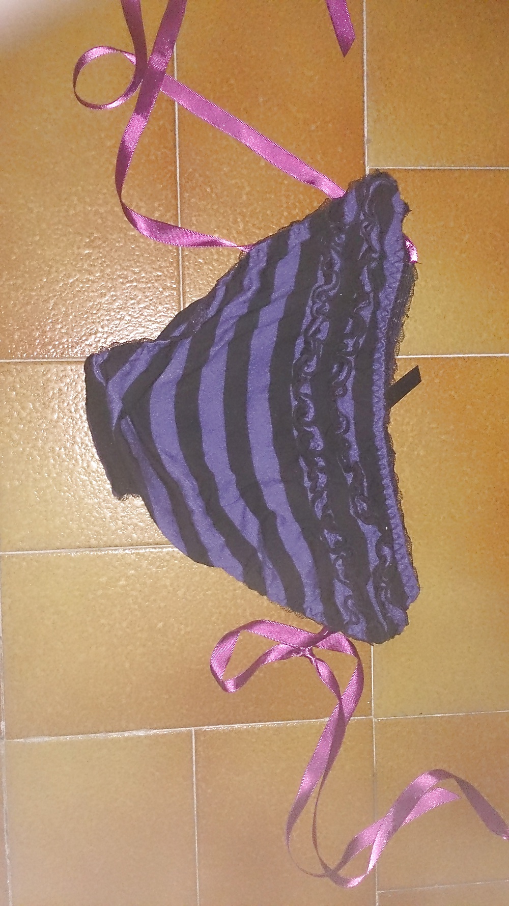 Culottes et string d'une amie #33166859
