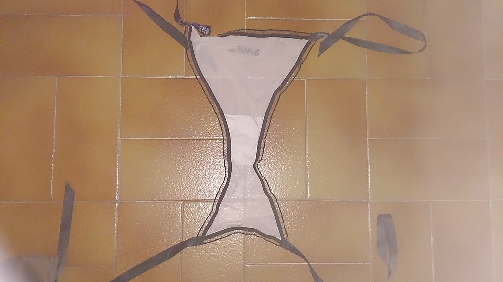 Culottes et string d'une amie
 #33166867