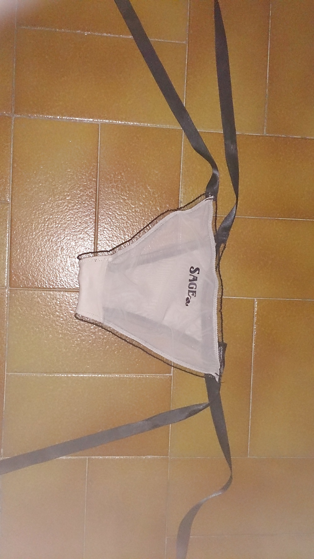 Culottes et string d'une amie #33166872