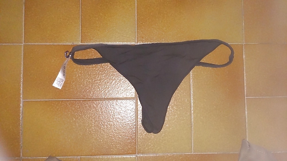 Culottes et string d'une amie
 #33166892