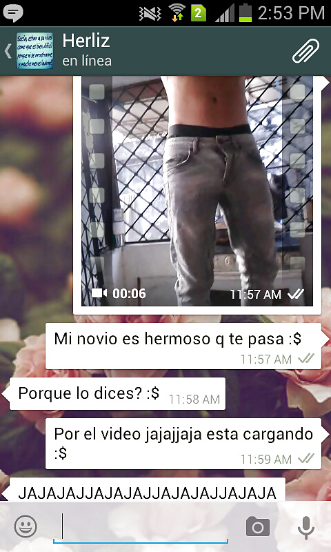 Mi novia pervirtiendo a la amiga por whatsapp!! #32037084