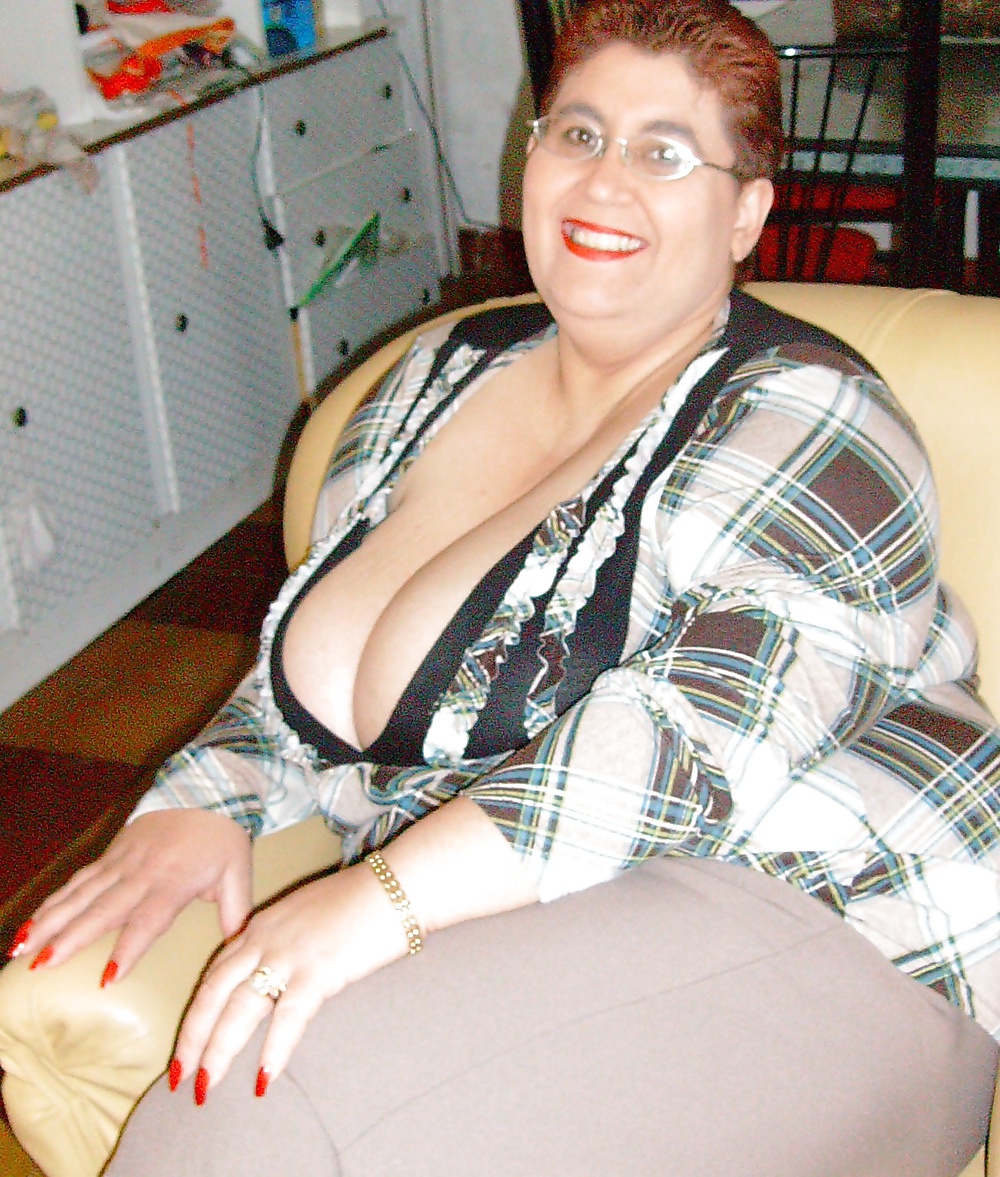 Mature cleavage 2 #33115792