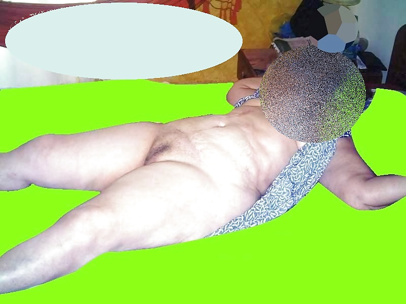 Posando mi cuerpo
 #27539089