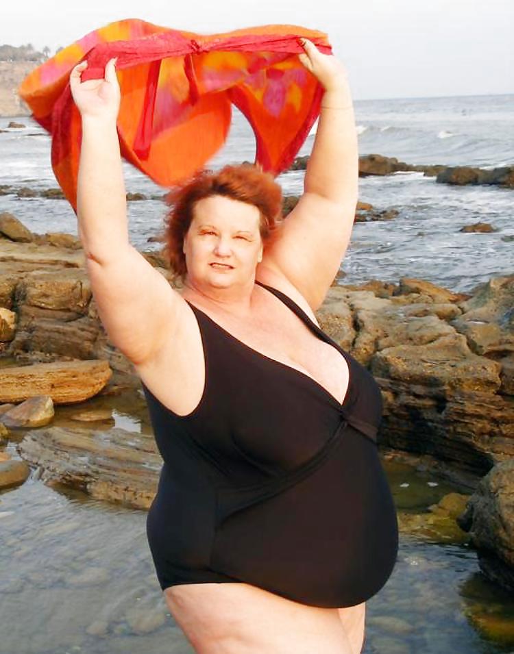 Pechugona abuelita en la playa! mezclado!
 #23003516