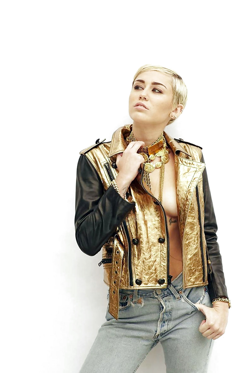 Miley Cyrus che mostra le sue tette
 #34833660