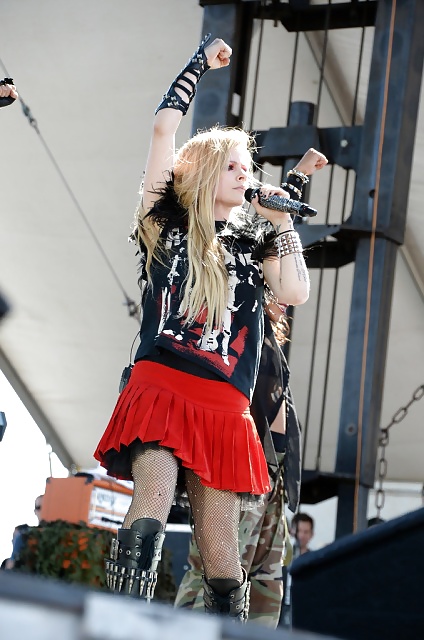 3 Avril Lavigne #32976749