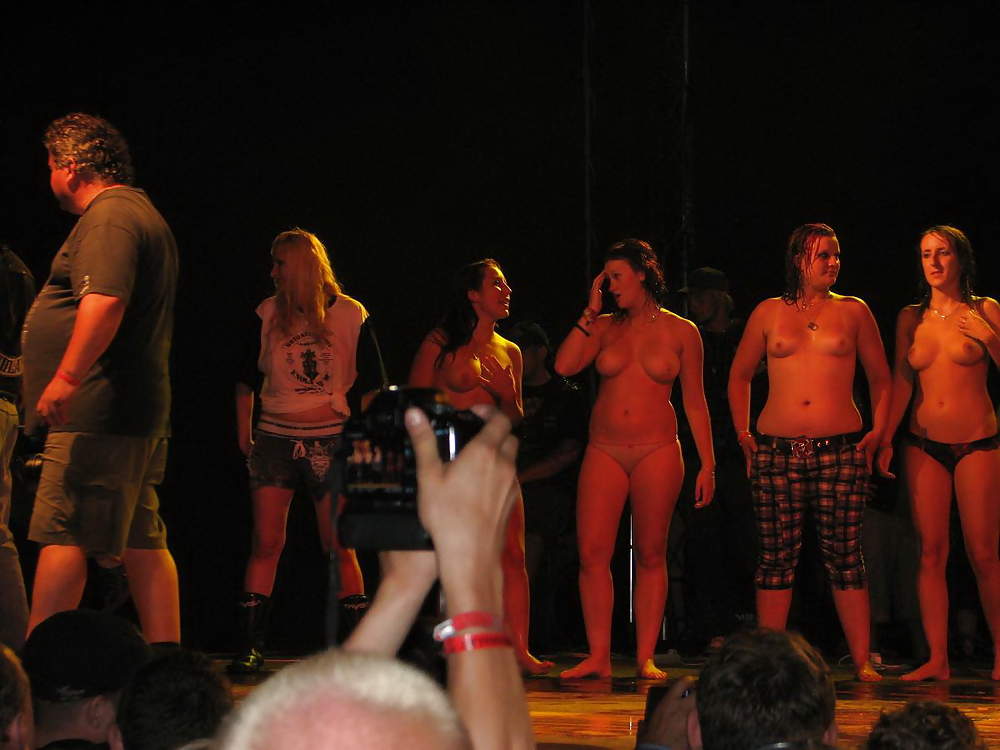 GIRLS TOGETHER - TITS OUT ON STAGE #36103852