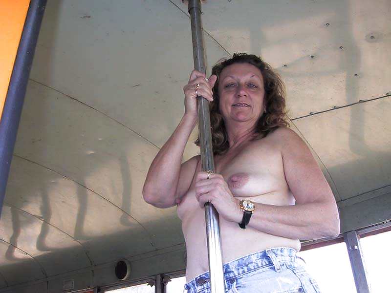 Trailer-Park Gilf Daisy Dukin 'in Junkyard #35584852