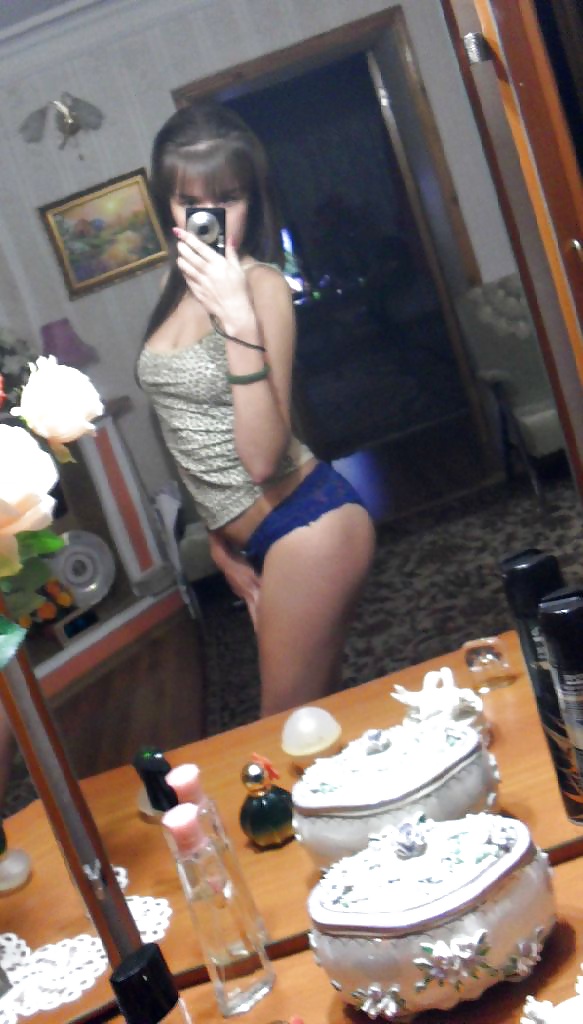 Lena, Russische Teenager-Mädchen Selfshots (18+) #40837947