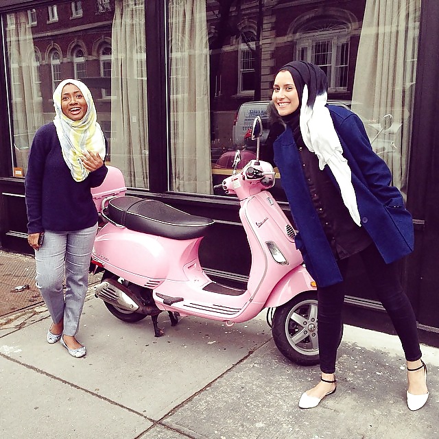Niedliche Hijab Mädchen ... Zeigen Sie Ihr Etwas Liebe #34265654
