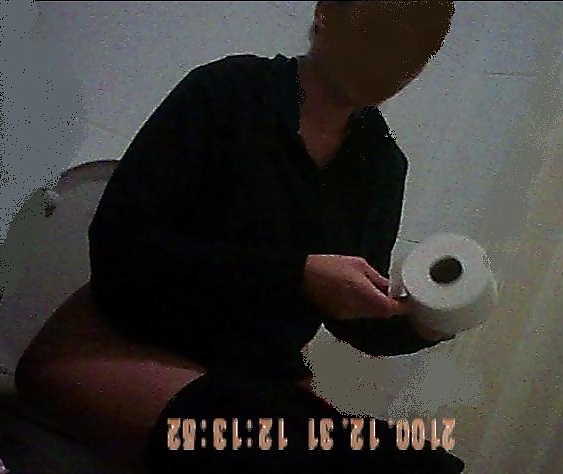 Girl bathroom spy #25860127