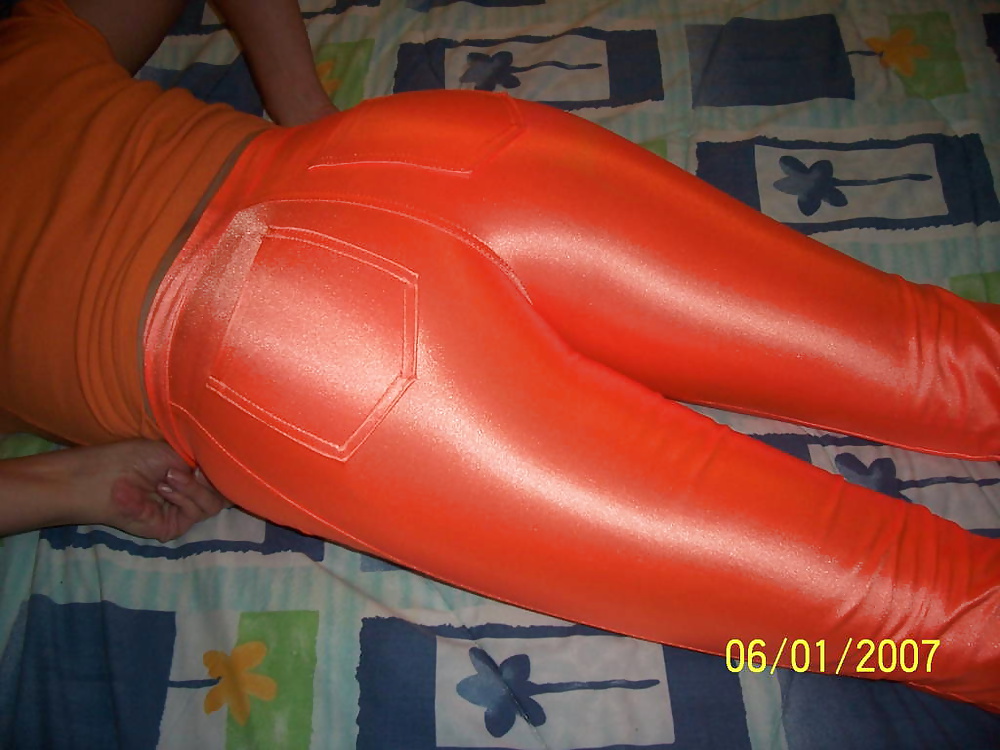 Pantaloni rossi da discoteca in spandex
 #30384104