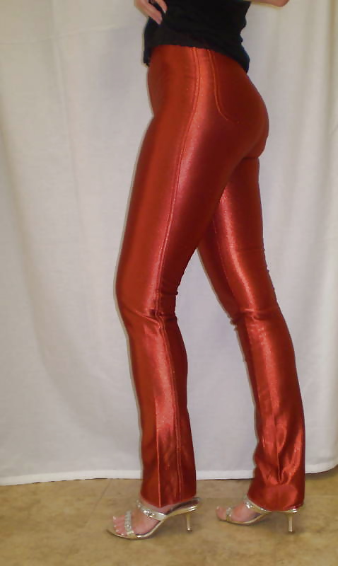 Pantaloni rossi da discoteca in spandex
 #30384133