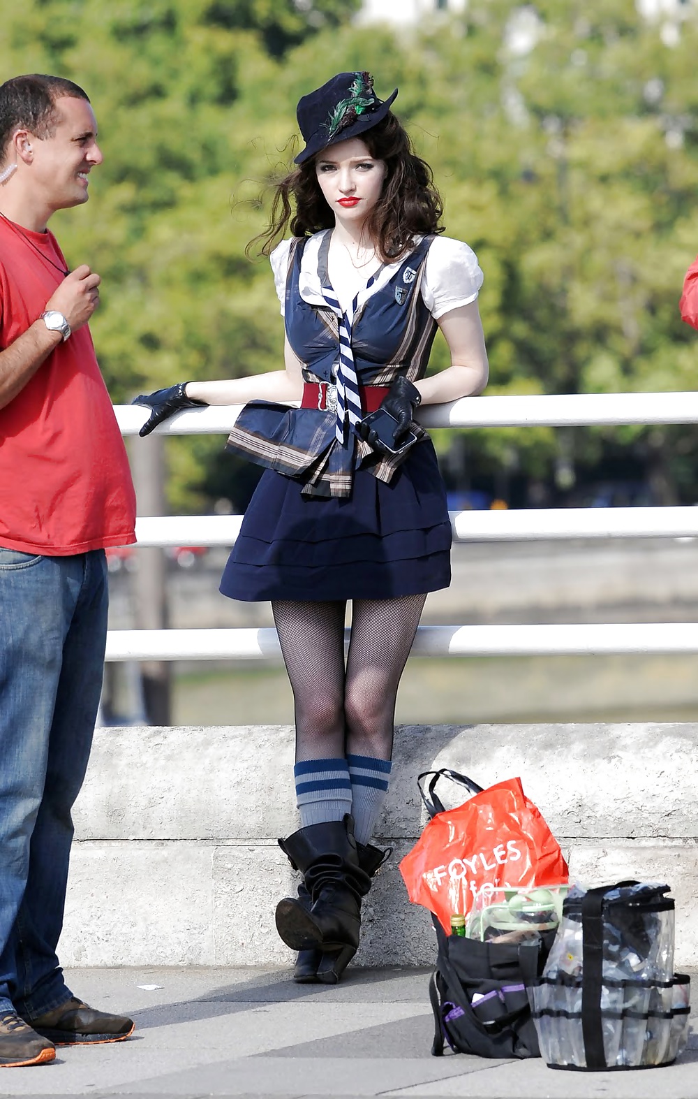 衣服をまとったセクシーな女性
 #30574868