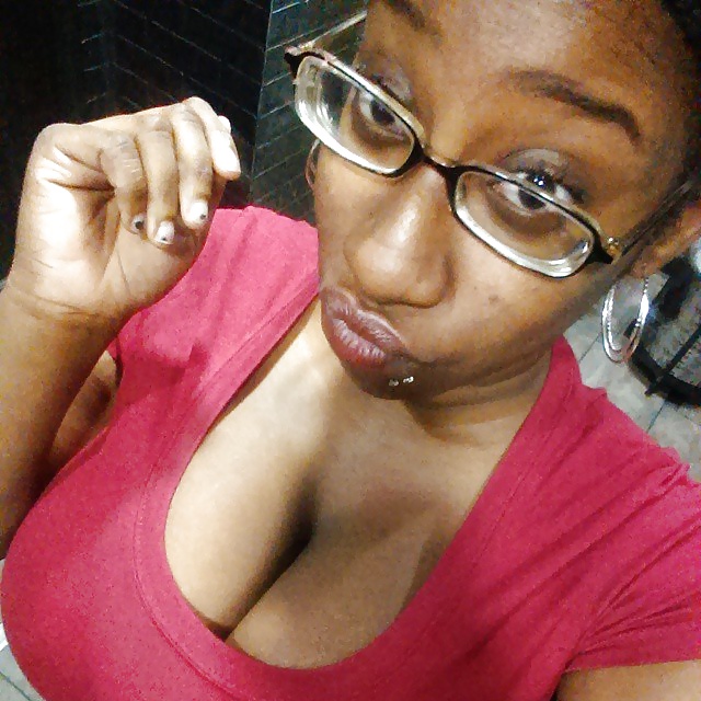 Ninah aka syn (titty time)
 #32027515