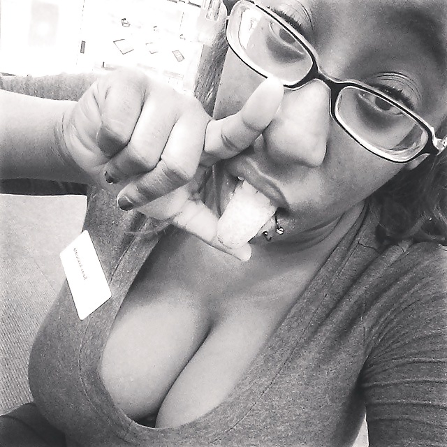 Ninah aka syn (titty time)
 #32027523