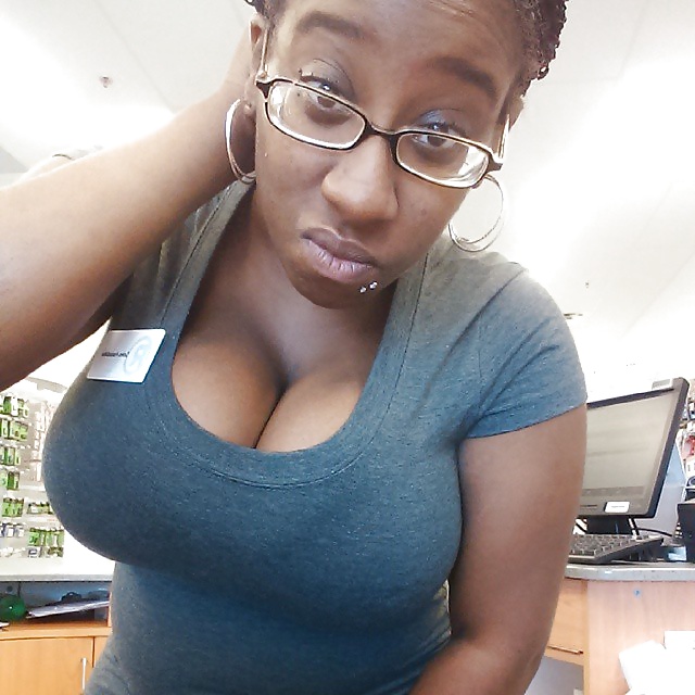 Ninah aka syn (titty time)
 #32027535