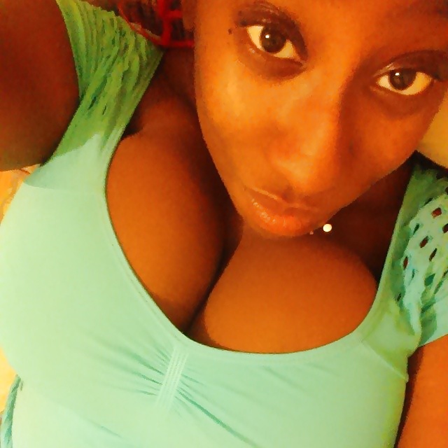 Ninah aka syn (titty time)
 #32027577