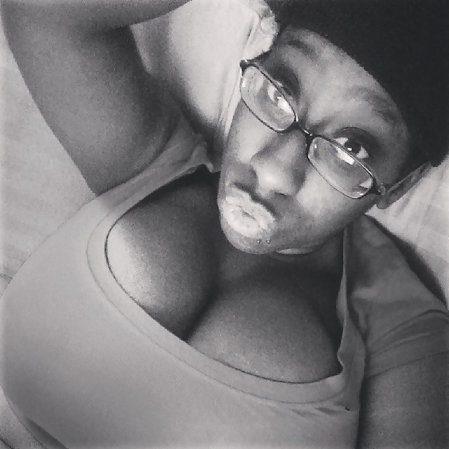 Ninah aka syn (titty time)
 #32027592