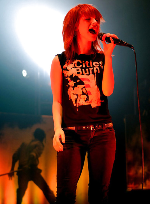 Hayley williams
 #25120234