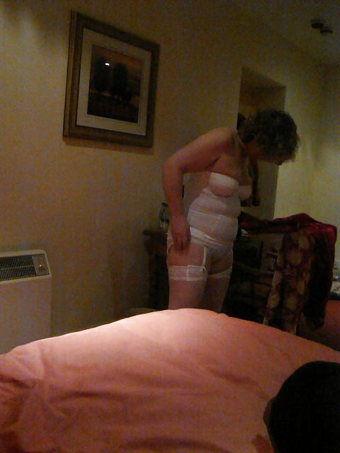 Sexy esposa gill muestra sus tetas 
 #31588129