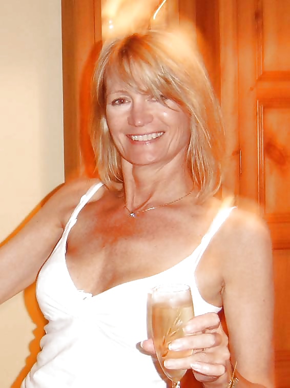 ランダムな妻たち
 #32188552