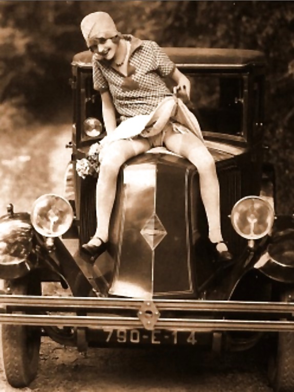 Vintage Dame Und Wagen-num-001 #27030324