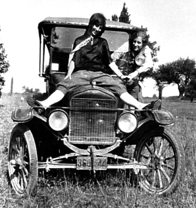 Vintage Dame Und Wagen-num-001 #27030403