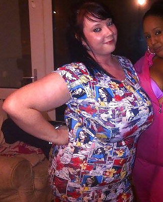 Inglesa con un enorme estante
 #40474492