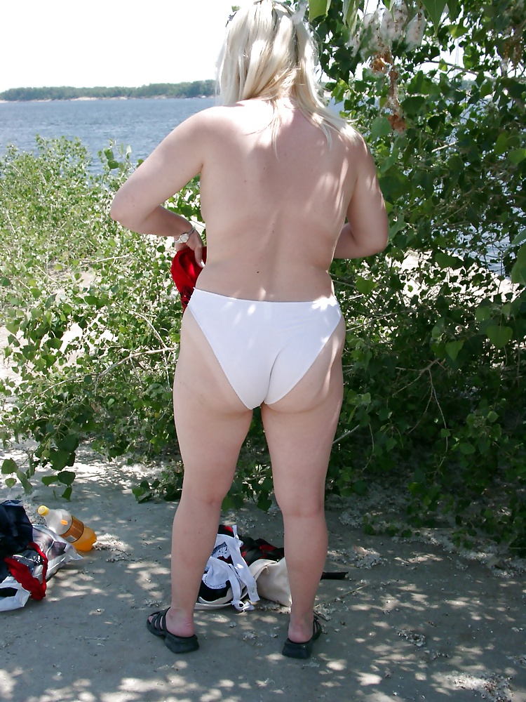 Ich Bin Zu Blinken In Weißen Höschen Im Freien! #39549576