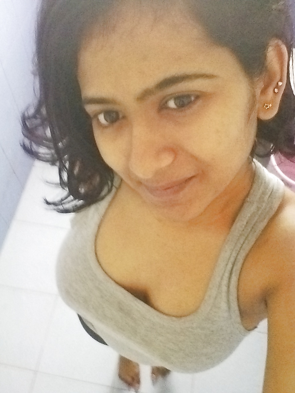 胸の張った女の子
 #39369273