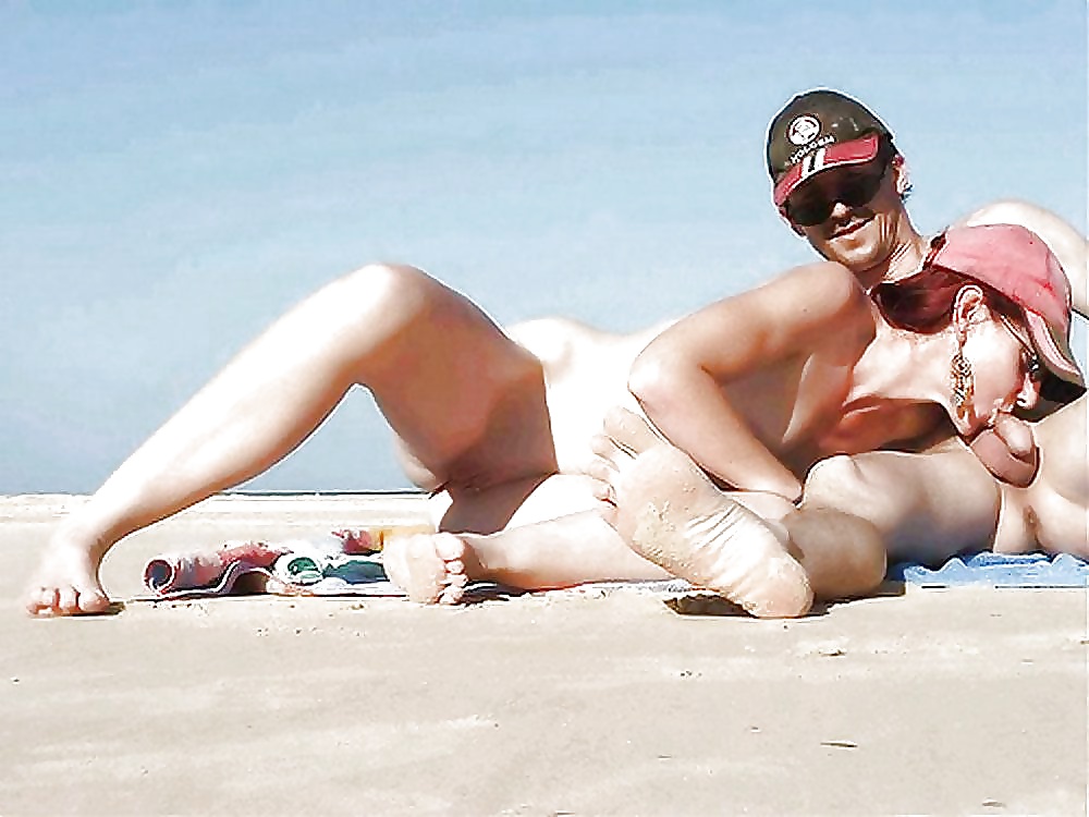 Collezione di nudisti sulla spiaggia - parte 12
 #26494409