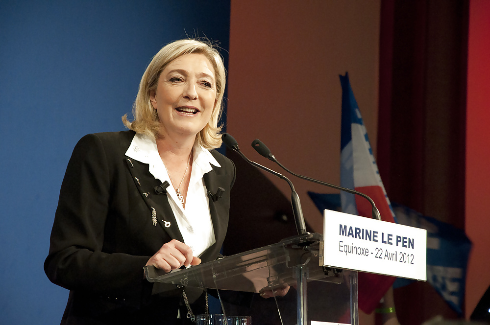 Acabo de masturbarme con Marine Le Pen
 #35064526