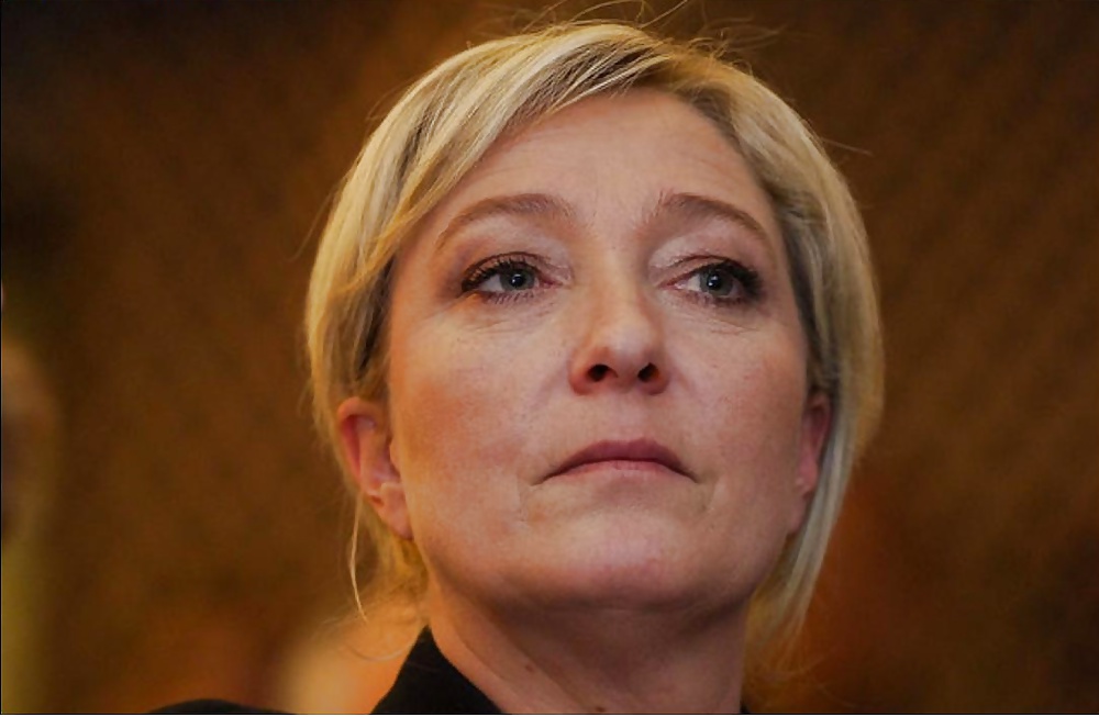 Acabo de masturbarme con Marine Le Pen
 #35064605