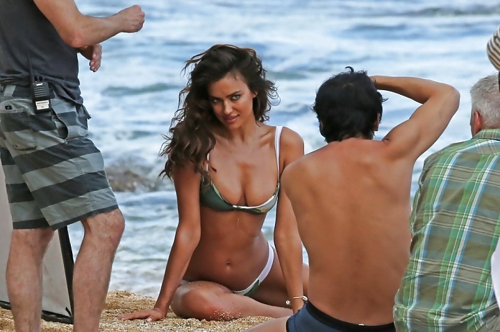 Irina shayk (ragazza di cr7) photoshoot sexy sulla spiaggia 
 #30018630