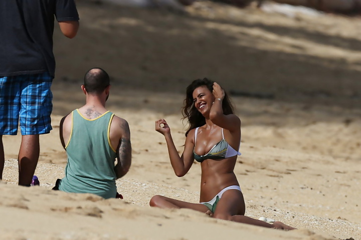 Irina Shayk (CR7's Girlfriend) Sexy Photoshoot On The Beach  #30018654