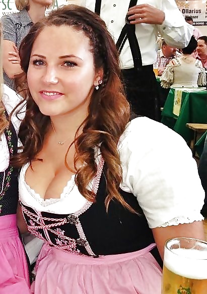 Servir mozas
 #40337480