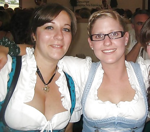 Servir mozas
 #40337502