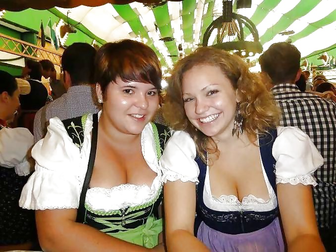 Servir mozas
 #40337516