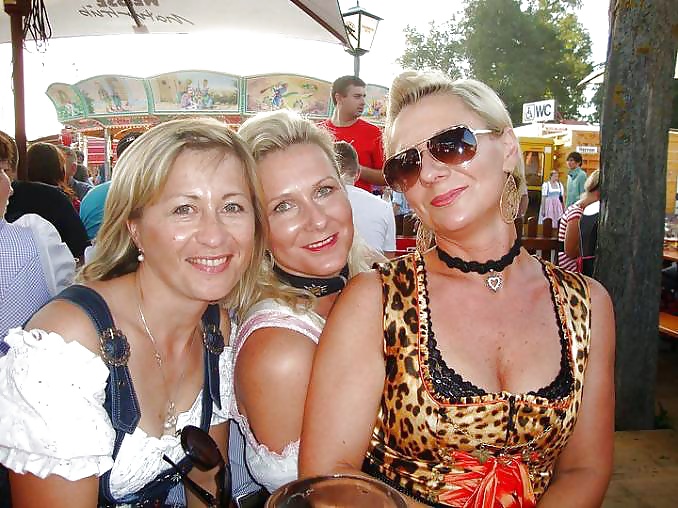 Servir mozas
 #40337532