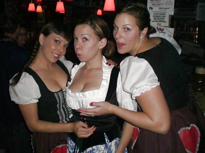 Servir mozas
 #40337663