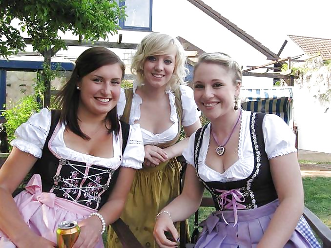 Servir mozas
 #40337681