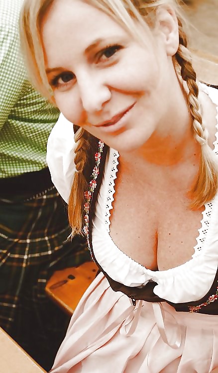 Servir mozas
 #40337707